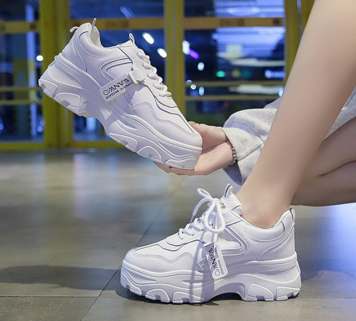 Sepatu wanita Sneaker White shoes op 09 Sepatu wanita Sneaker White shoes op 09