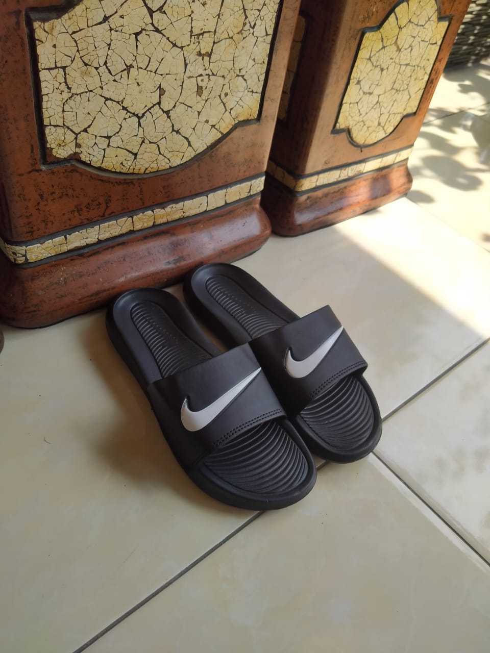 nike slides with removable swoosh