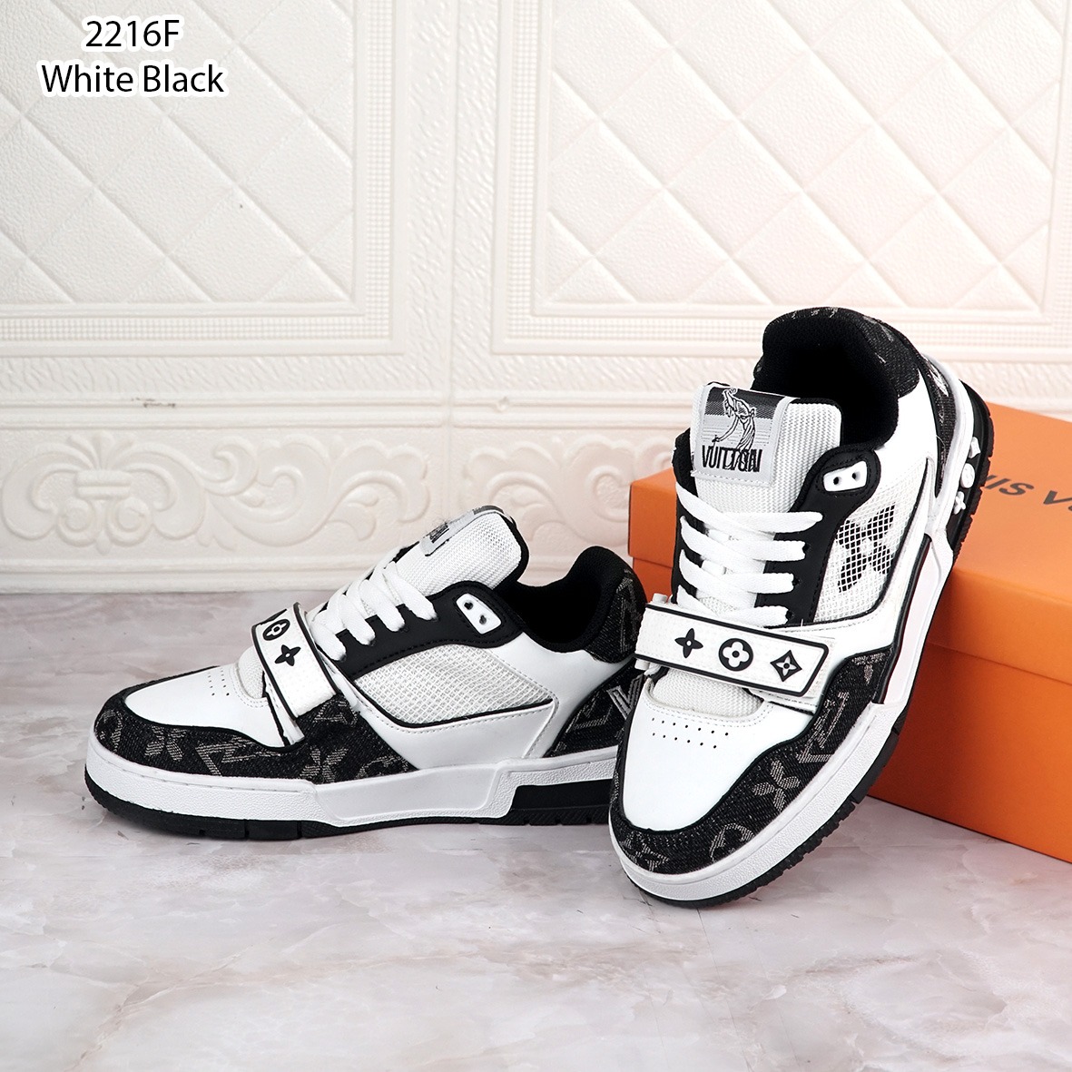 Sepatu Louis Vuitton LV Sneakers White Monogram insole 24cm