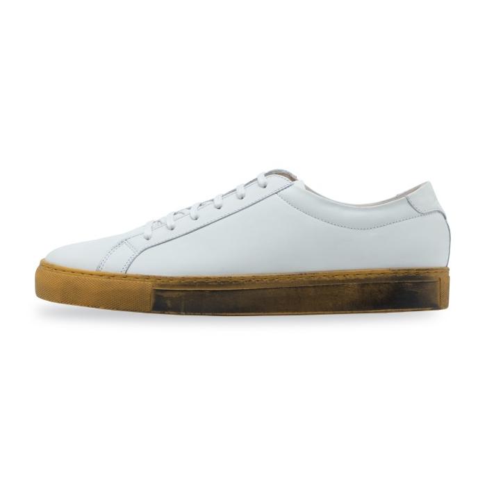 sneakers in leather