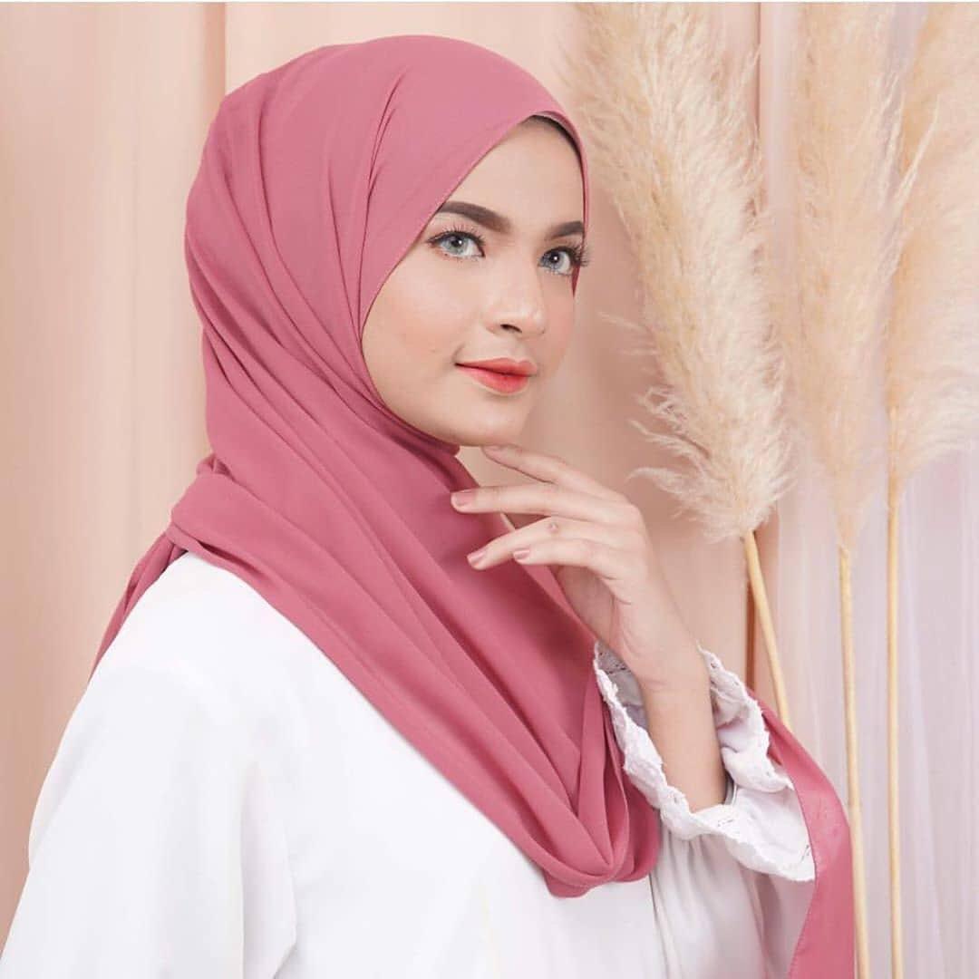 Kerudung Pasmina Jilbab Pasmina Hijab Pasmina Polos Basic Panjang Jilbab Diamond Italians / Diamond Crepe - Hijab Pashmina / Kerudung Pasmina / Jilbab Pashmina Crinkle Shawl coksu bahan cifon ceruti diamond babydoll / tudung nisa sabyan pashmina harga mrh