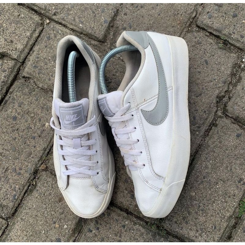 nike court royale white blue