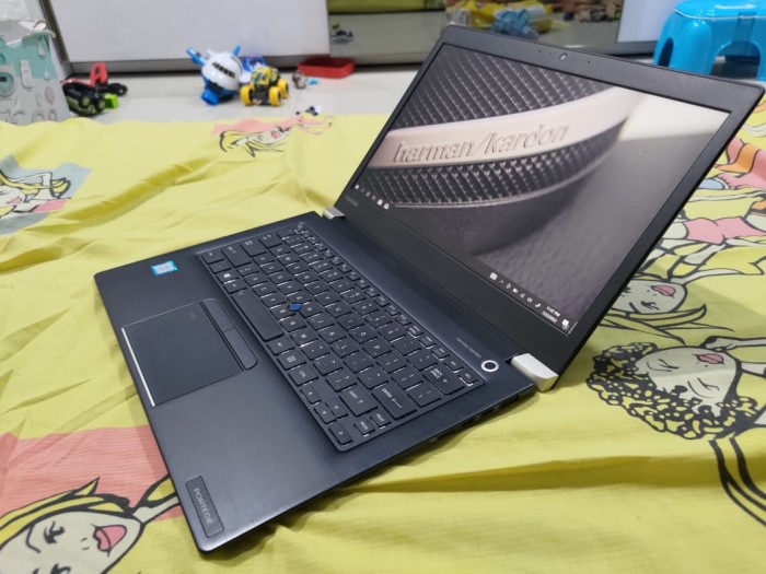 Laptop Toshiba Portege X30E Core i7 8th Gen RAM 16GB SSD