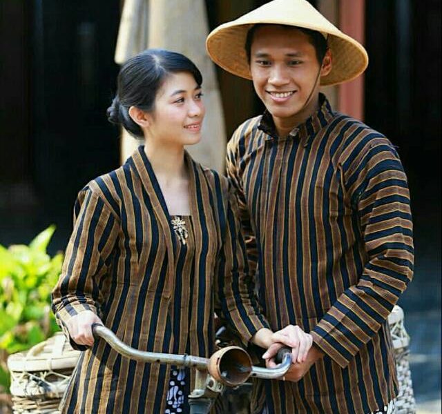 BAYAR DI TEMPAT...!!! Baju Couple Surjan Lurik & Kebaya Lurik - Ukuran ...