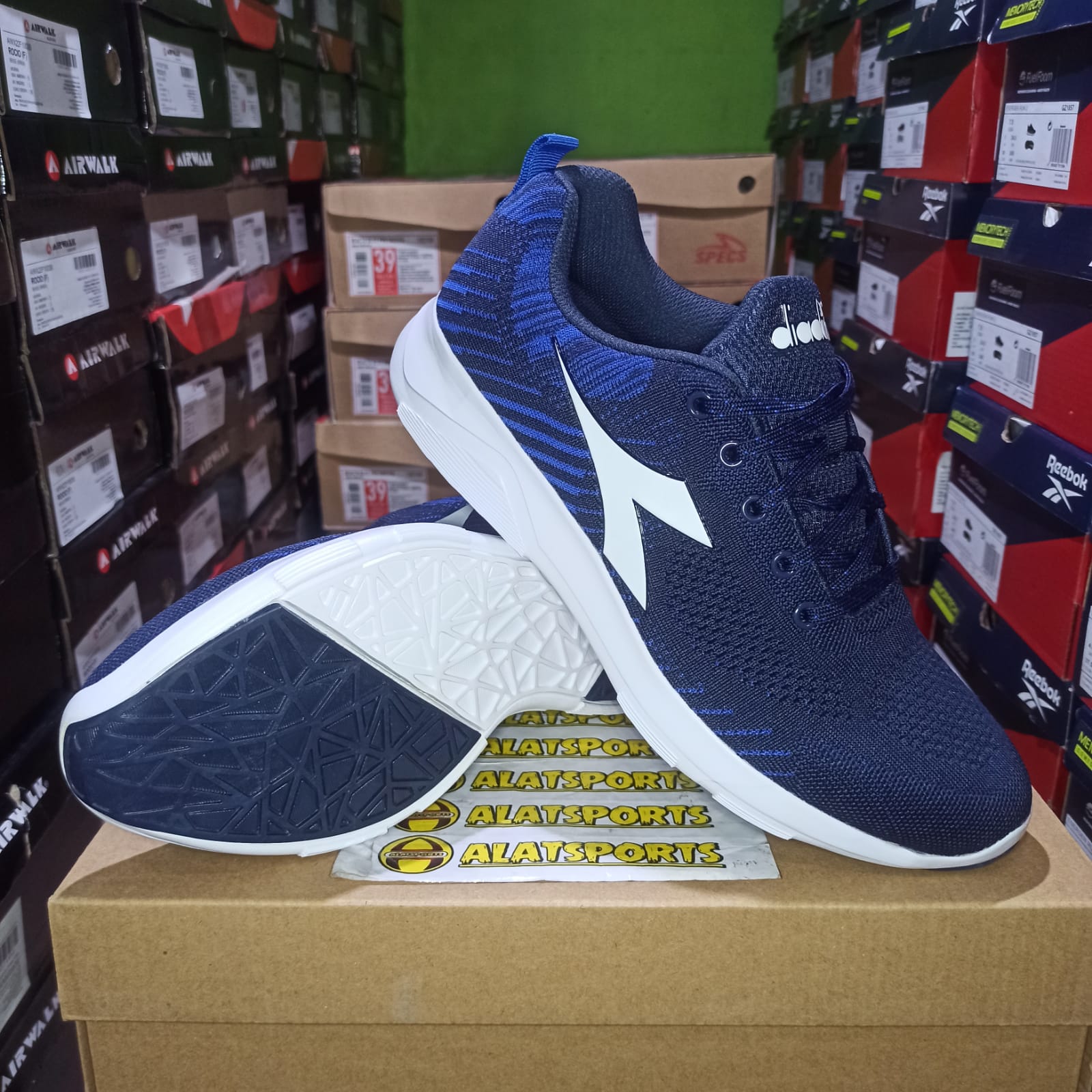 Sepatu diadora running clearance biru