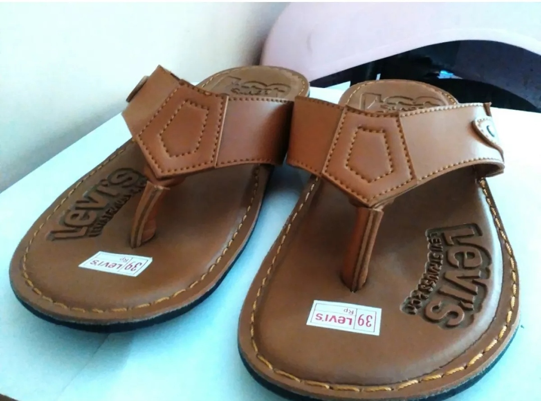 sandal levis 501