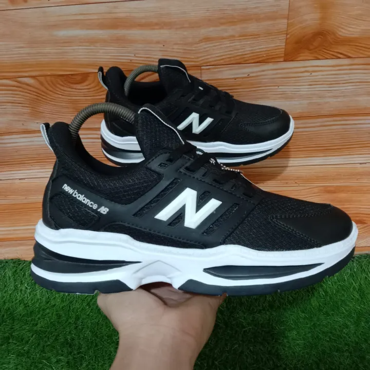 Sepatu Running Pria New Balance Hitam Putih Olahraga Jogging