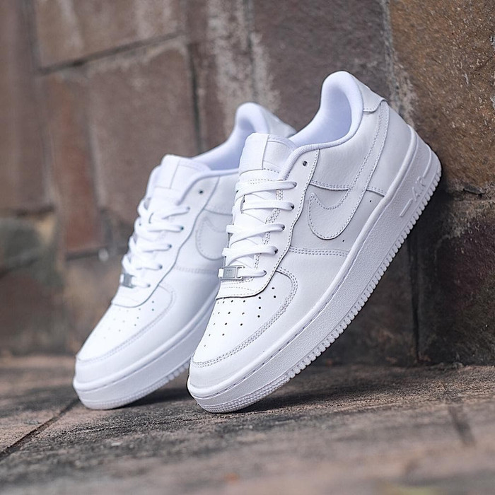 Sepatu Nike Putih Pria Original