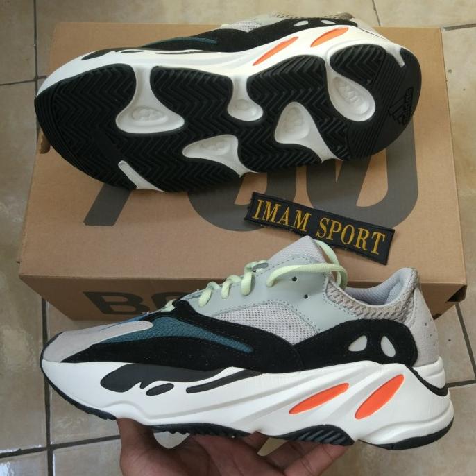 yeezy 700 wave runner size 5