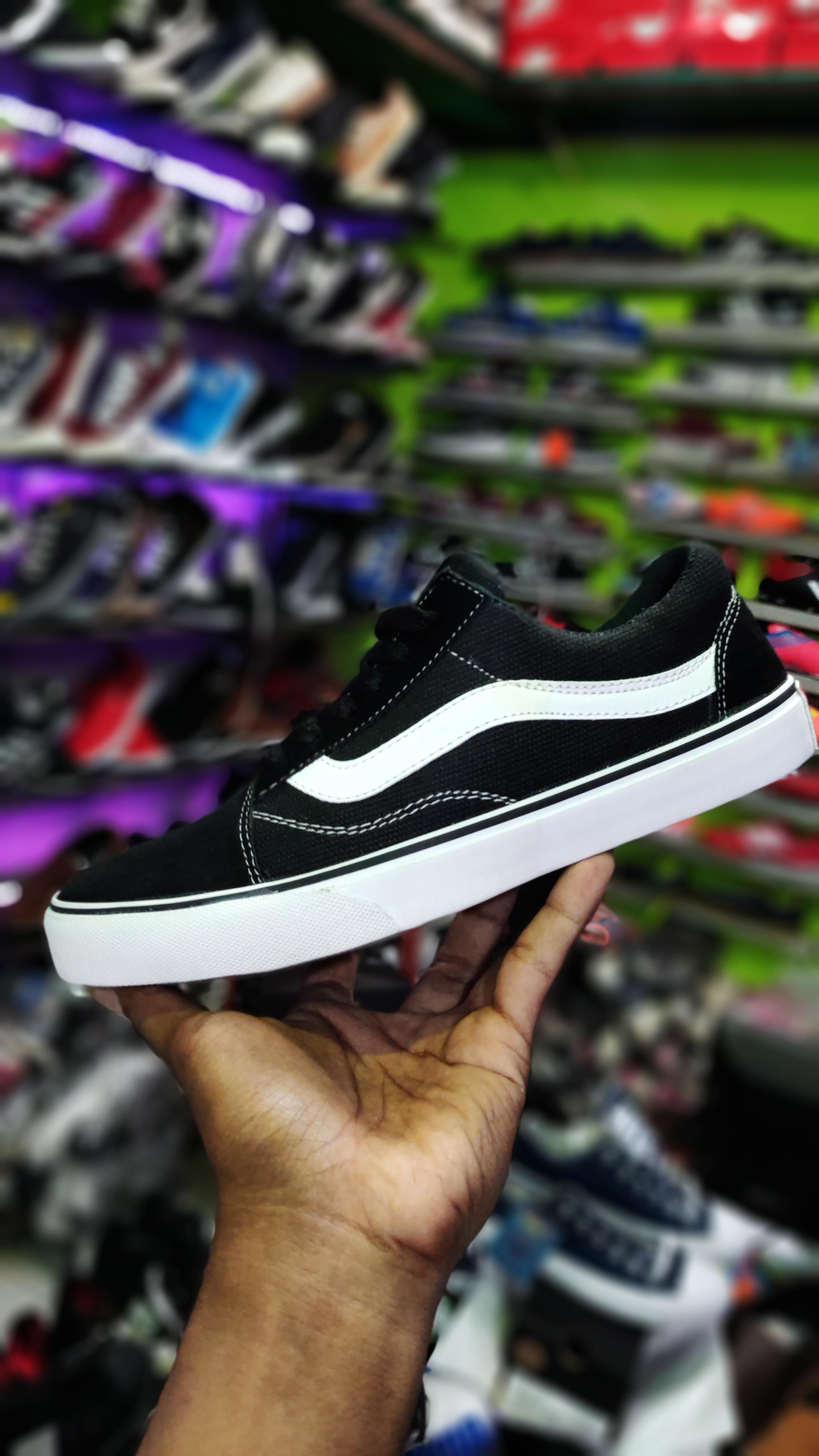 Best Seller Sepatu Sneakers Bandung Terbaru Oldschool Hitam Putih