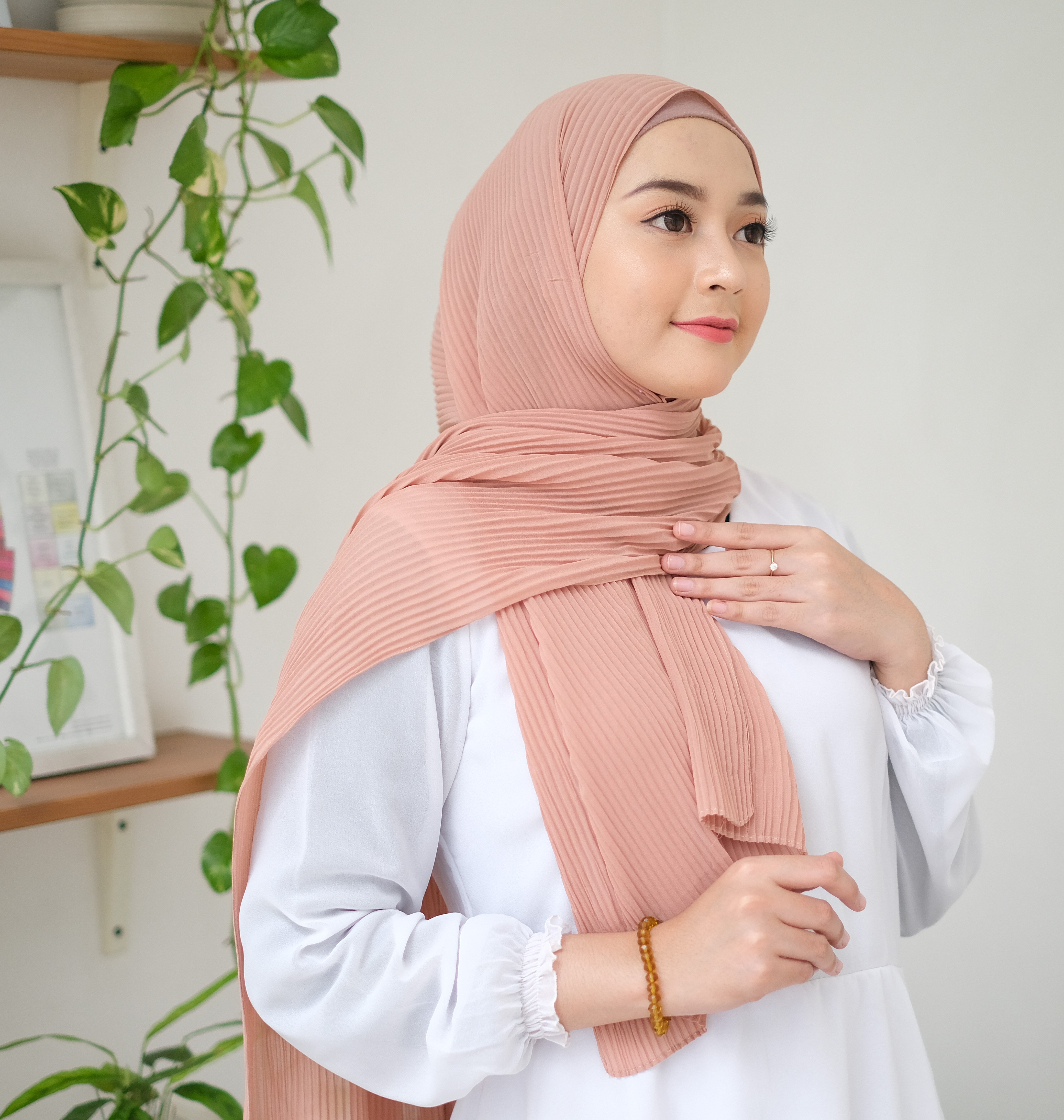 Jilbab plisket warna cream