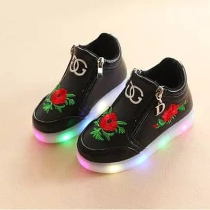 gucci tiger trainers