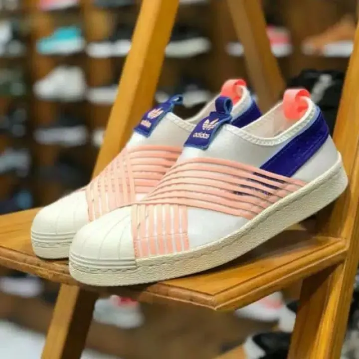 adidas slip on wanita