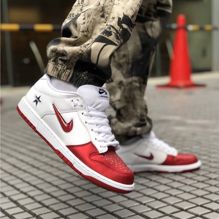 nike sb supreme dunk low