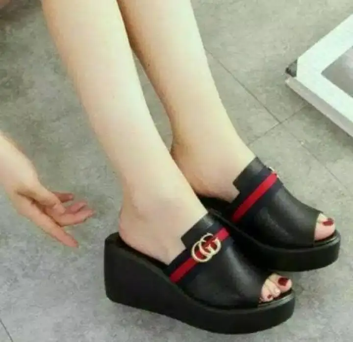 sandal wedges gucci