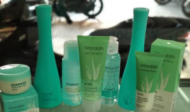Wardah Paket Pemula - Basic - Berminyak (-cleanser toner -hydrating Moisturizer cream -night cream -primary skin hydrating booster -facial foam Aloe hyramild -miccelar water )