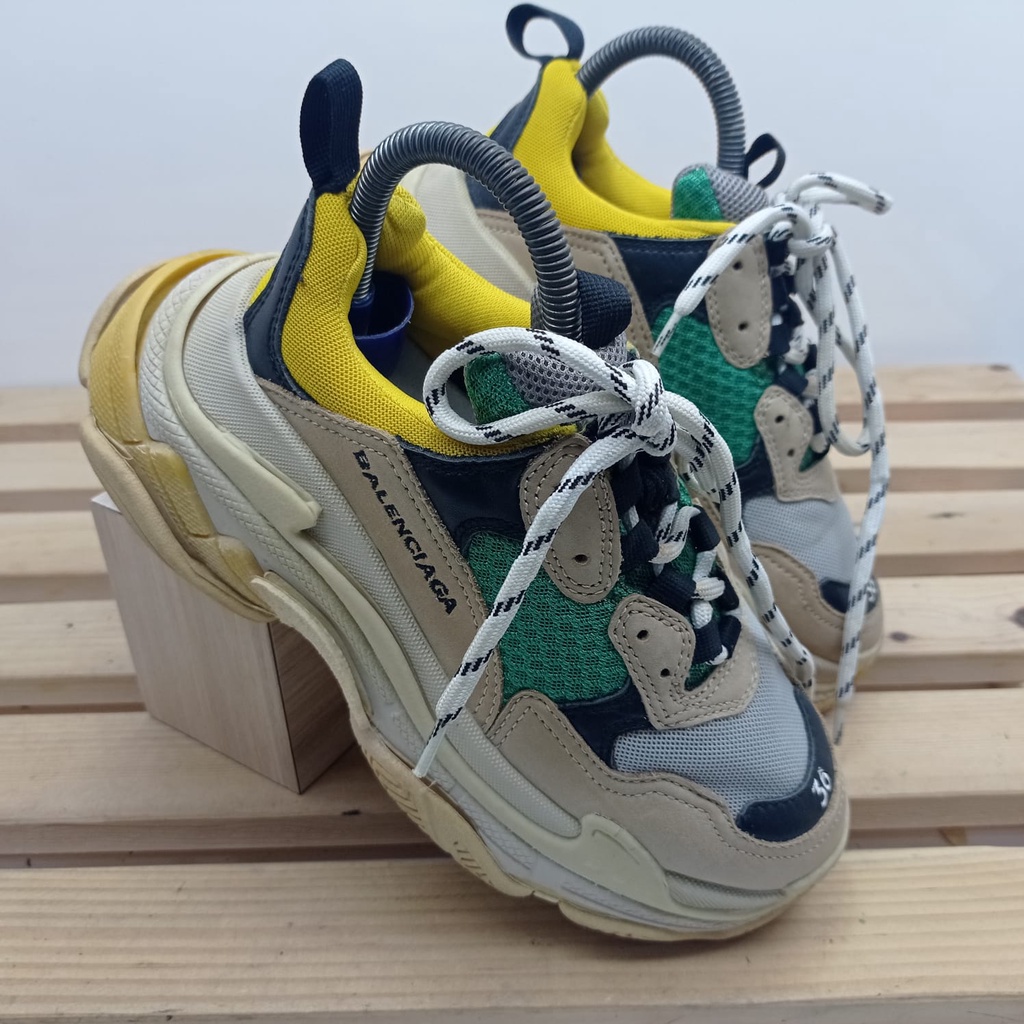 balenciaga triple s gold