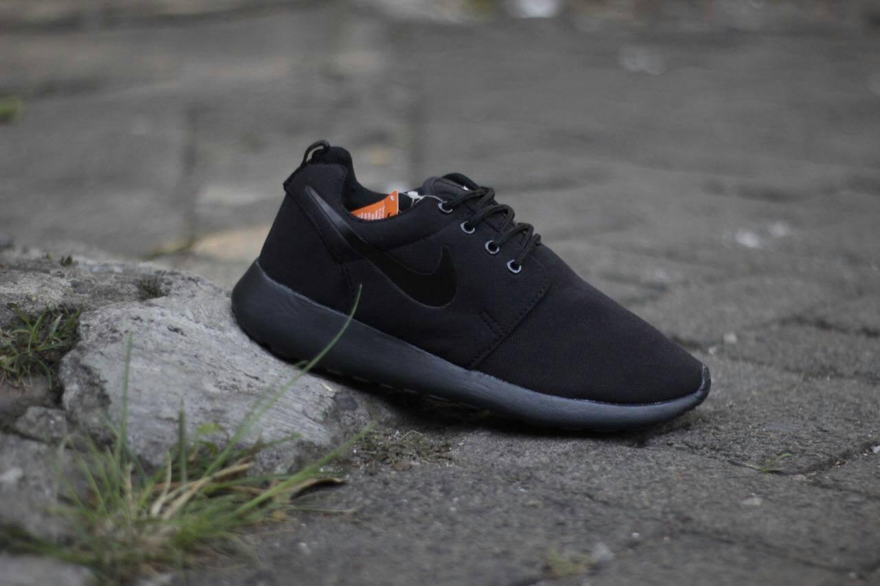 Sepatu Sneakers Fhasion Pria Nike001 Roserun Full Black