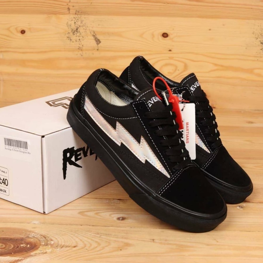 Sepatu revenge hot sale x storm