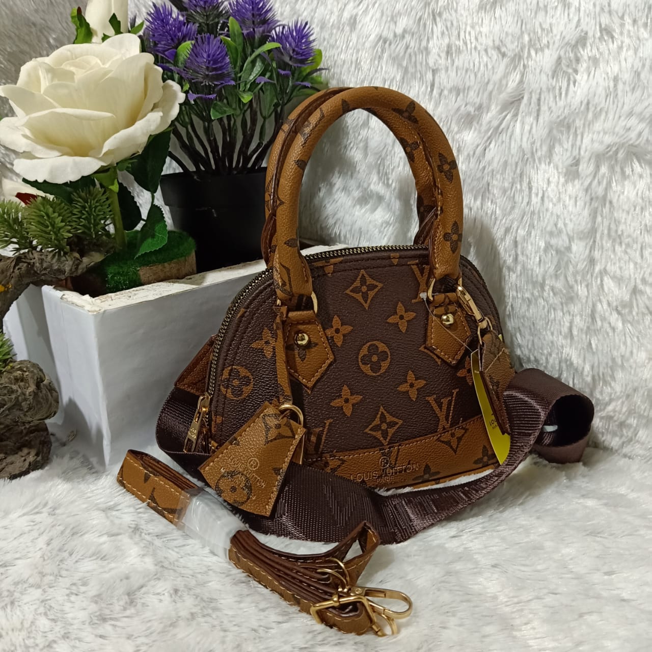 JNR - TAS LV ALMA MINI KLASIK FREE GEMBOK, DAPAT 2 TALI KULIT SEMIR DAN  TALI LISBAN SLEMPANG WANITA MURAH IMPORT | Lazada Indonesia