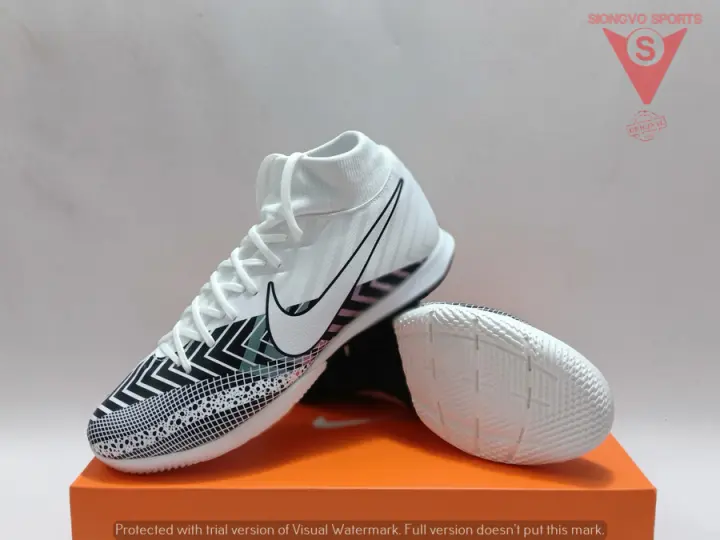 nike flyknit futsal