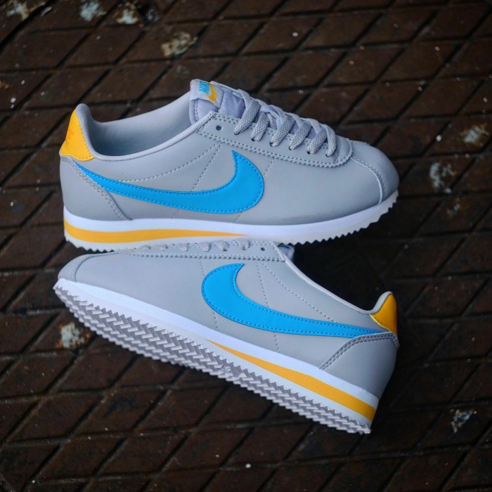 sky blue nikes