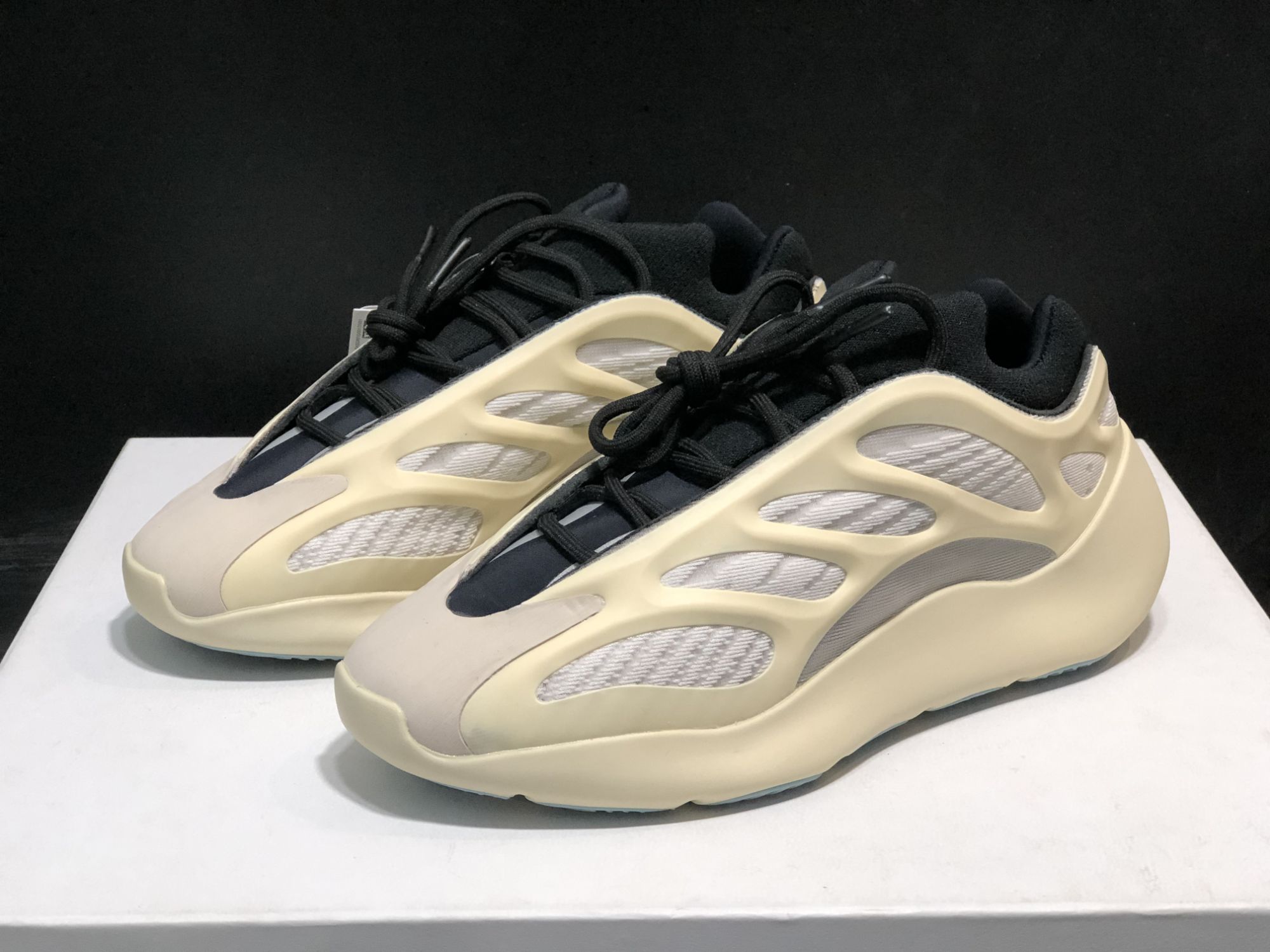 700 v3 cream
