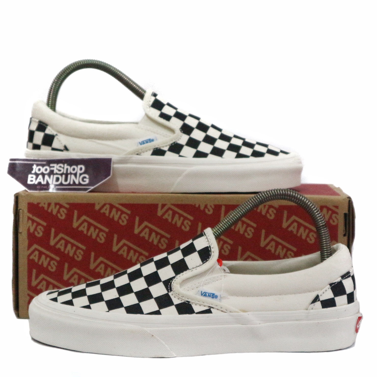 vans slip on 44