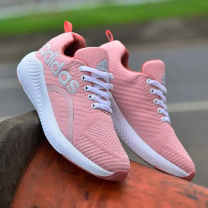 sneaker adidas wanita