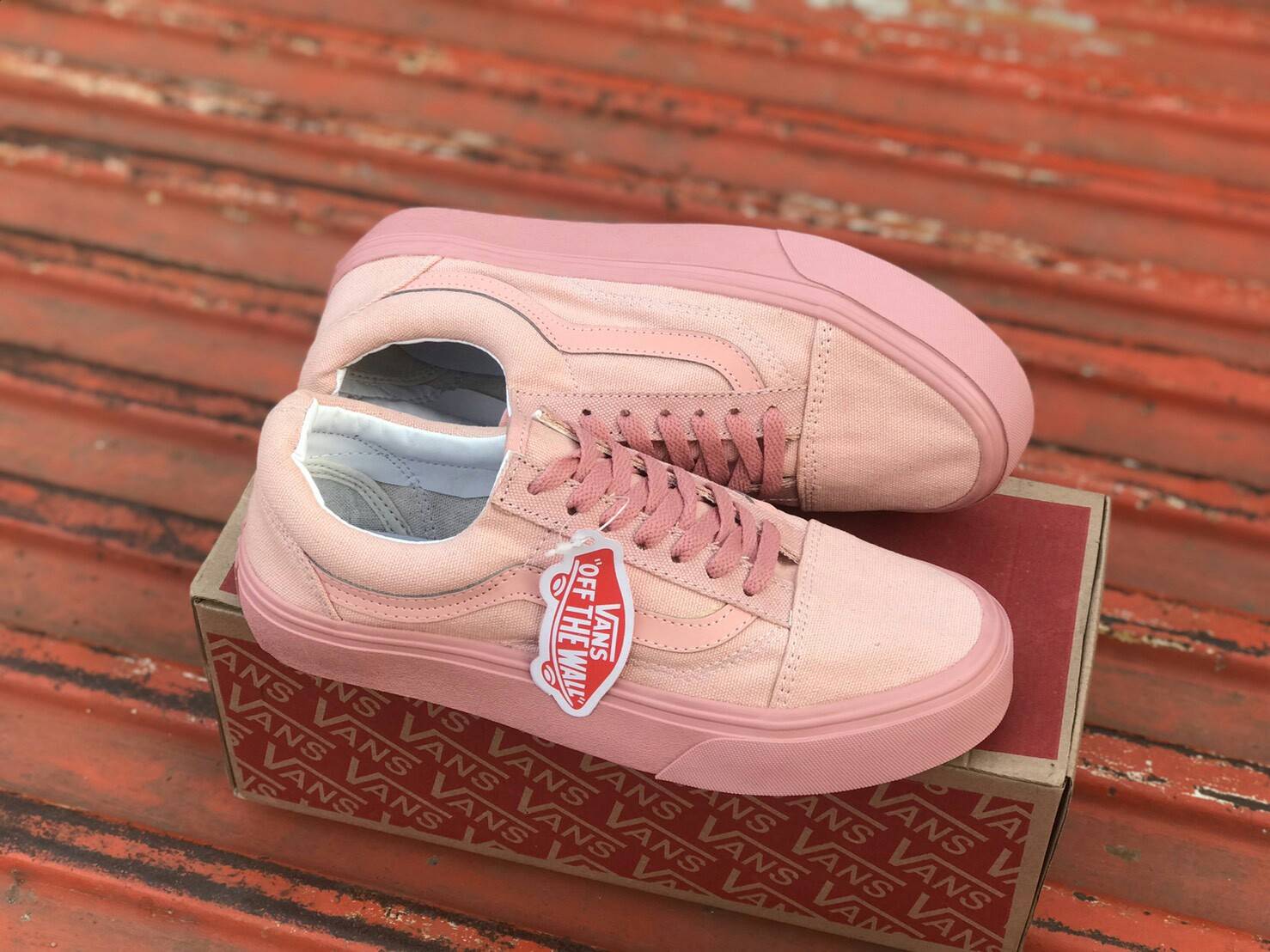 vans pink low top