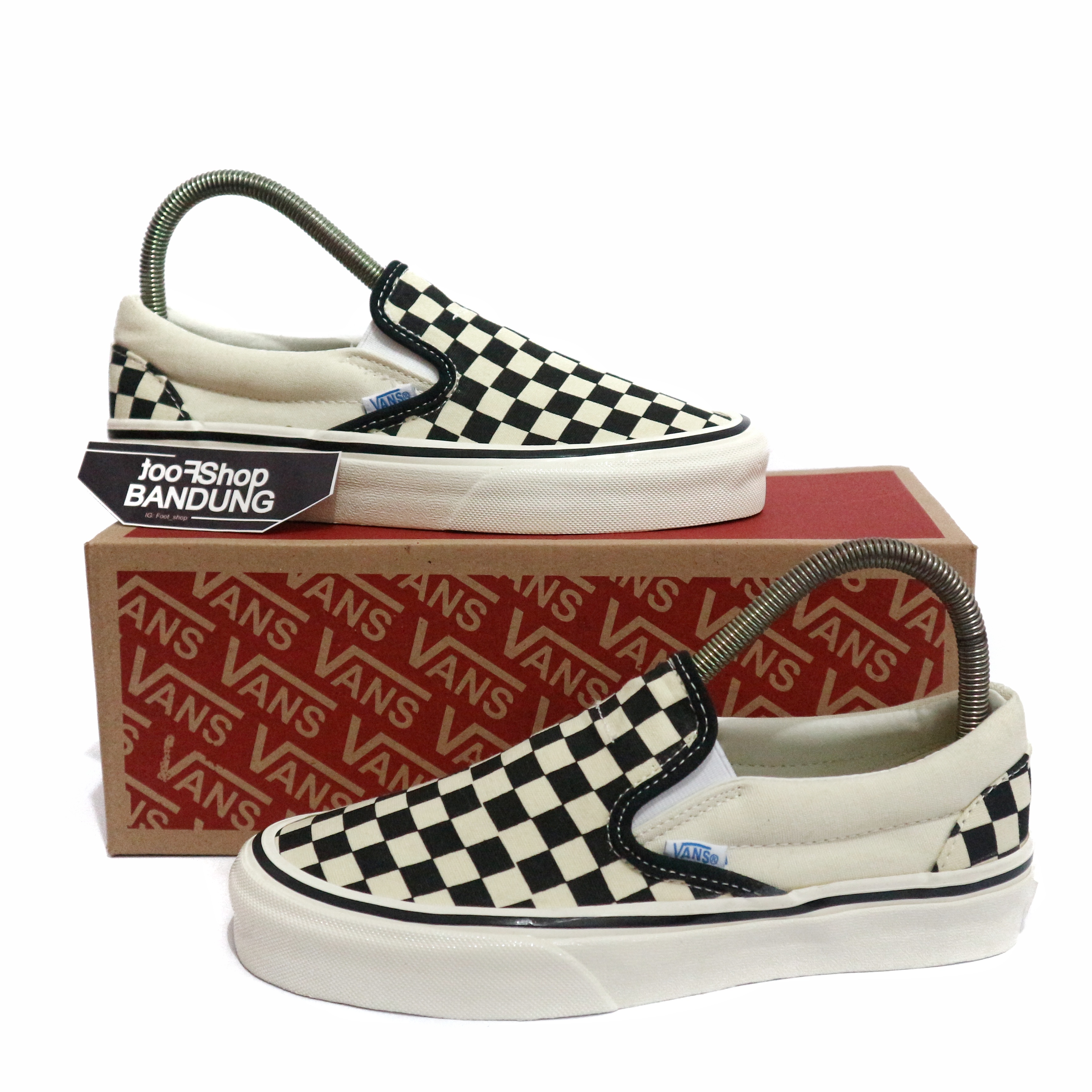vans slip on 44