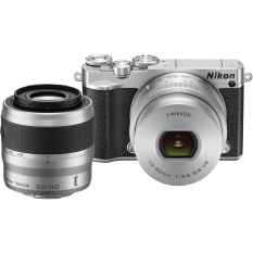Nikon Mirrorless 1 J5 Kit 10-30mm F/3.5-5.6 PD + 30-110mm F/3.8-5.6 - Silver + Tas + Filter Lensa + Memory Micro Sandisk 8GB + LCD Screen Guard
