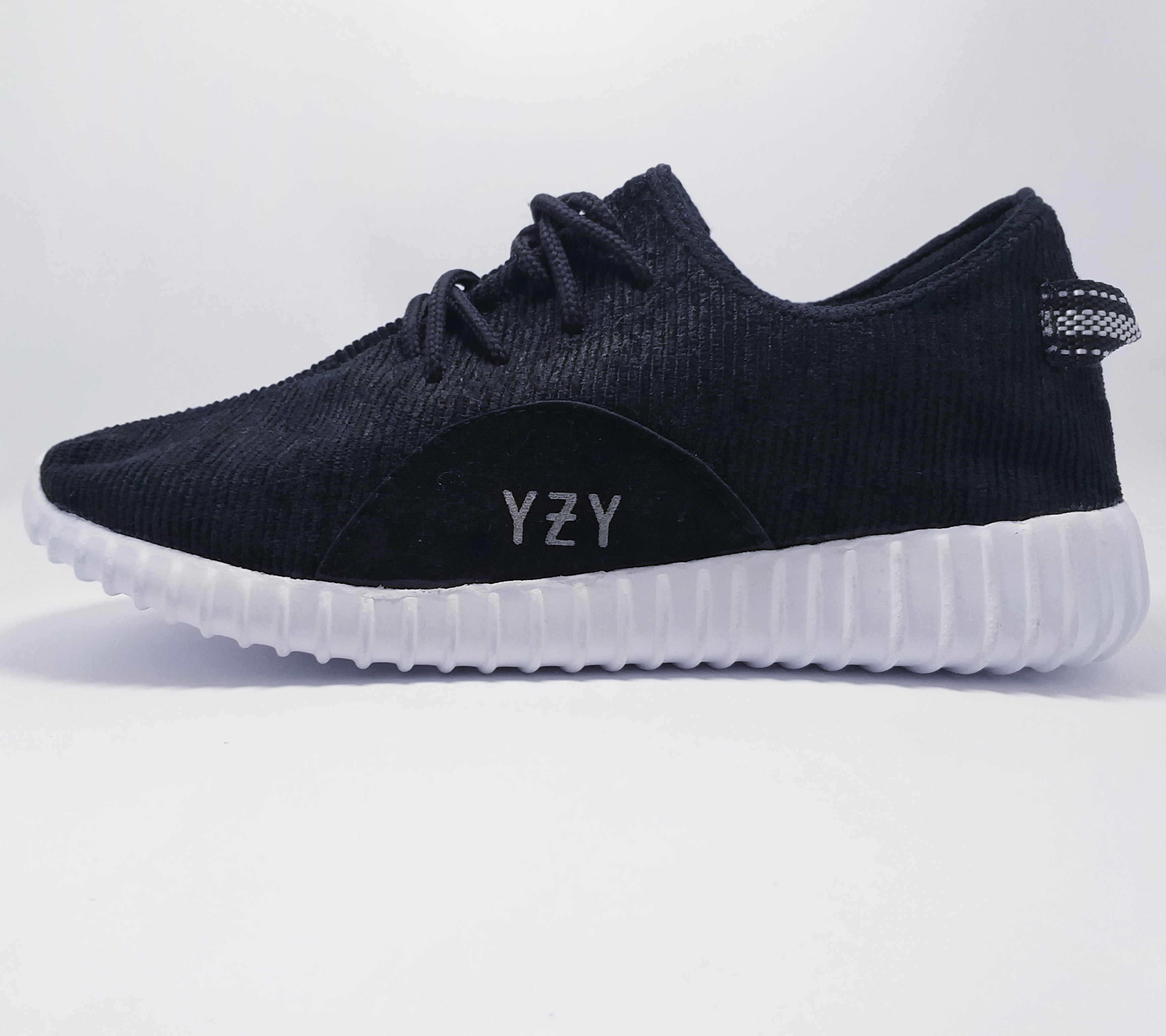 Sepatu Adidas Yeezy: Membeli jualan 
