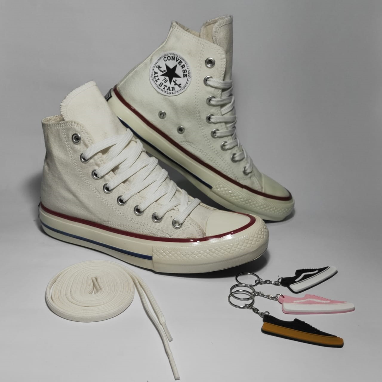 sepatu converse cream