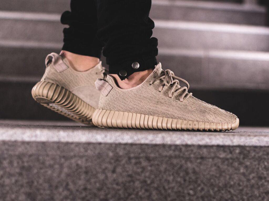 Jakarta Sneakers Sepatu Yeezy Boost 350 Running Sport Premium Unisex ( Bisa BAyar Ditempat ) Jakarta Sneakers Sepatu Yeezy Boost 350 Running Sport Premium Unisex ( Bisa BAyar Ditempat )
