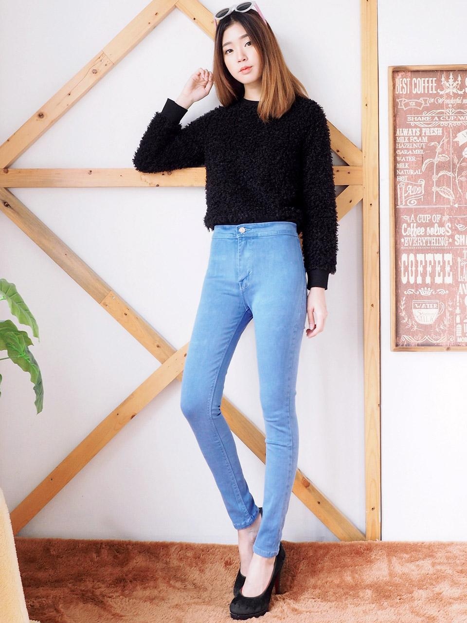  Baju Yg Cocok Untuk Celana Jeans  Biru Muda Tips Mencocokan