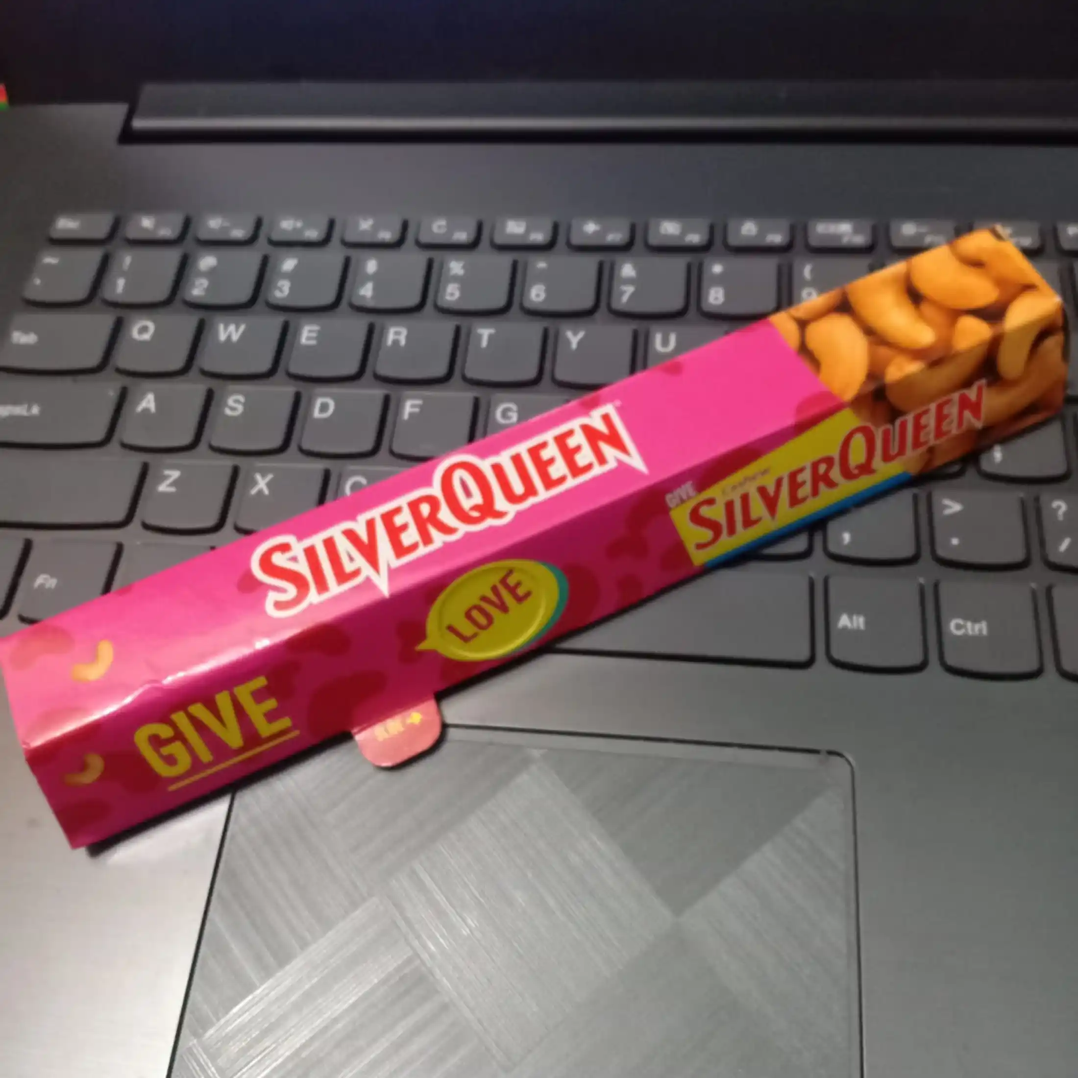 Cokelat Silverqueen Chunky Bar 100 Gram Cashew Coklat Susu Dengan Kacang Mente Lazada Indonesia
