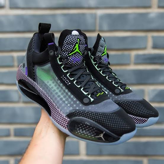 jordan xxxiv low black vapor green bleached coral