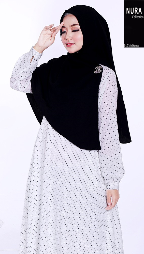  Warna  Jilbab  Yang  Cocok  Untuk  Baju  Polkadot Hitam Putih 