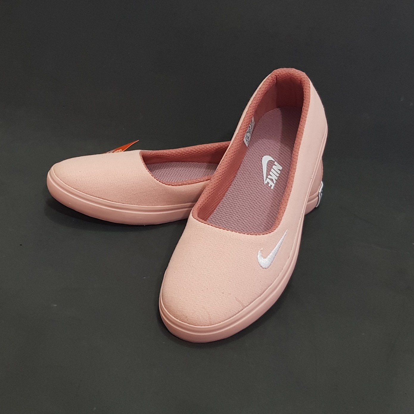 sepatu sandal nike wanita