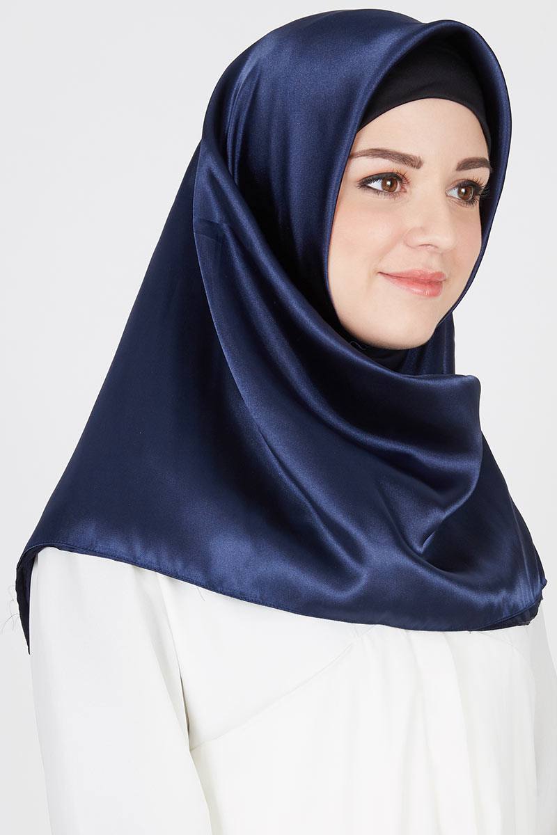 69 Kombinasi Warna Jilbab Untuk Baju Navy