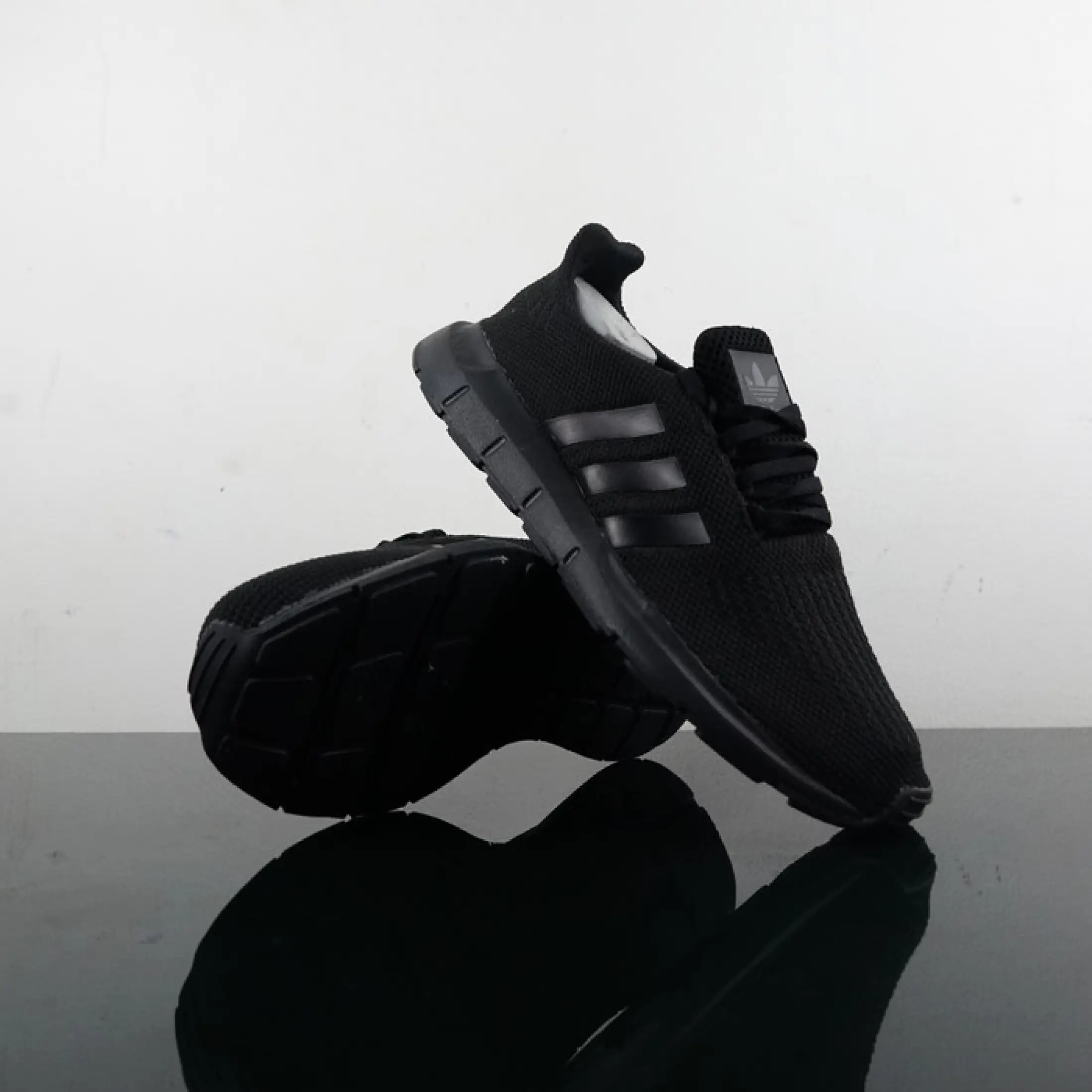 adidas swift run all black