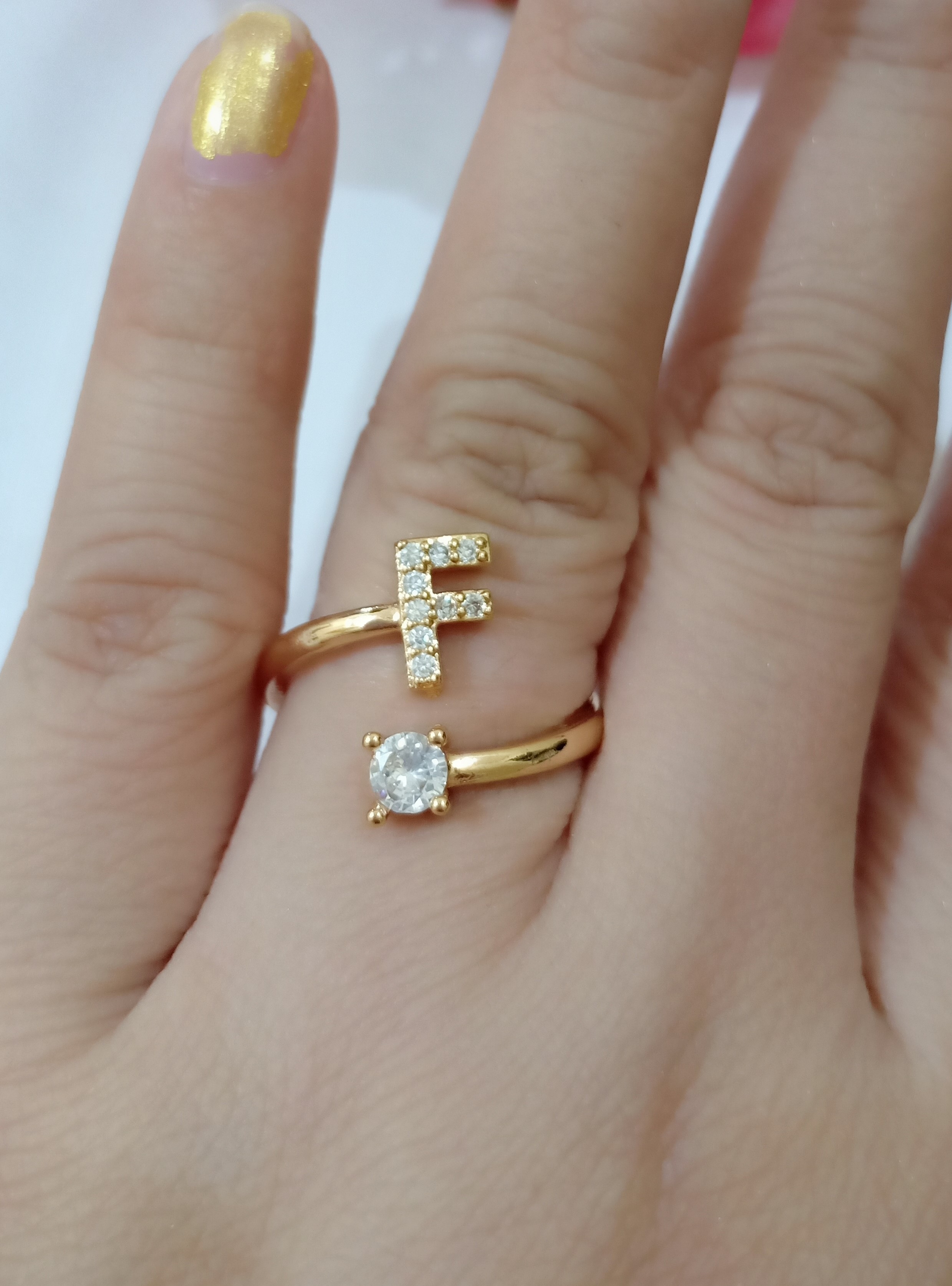 Gambar Cincin Huruf F - Gambar Aksesoris