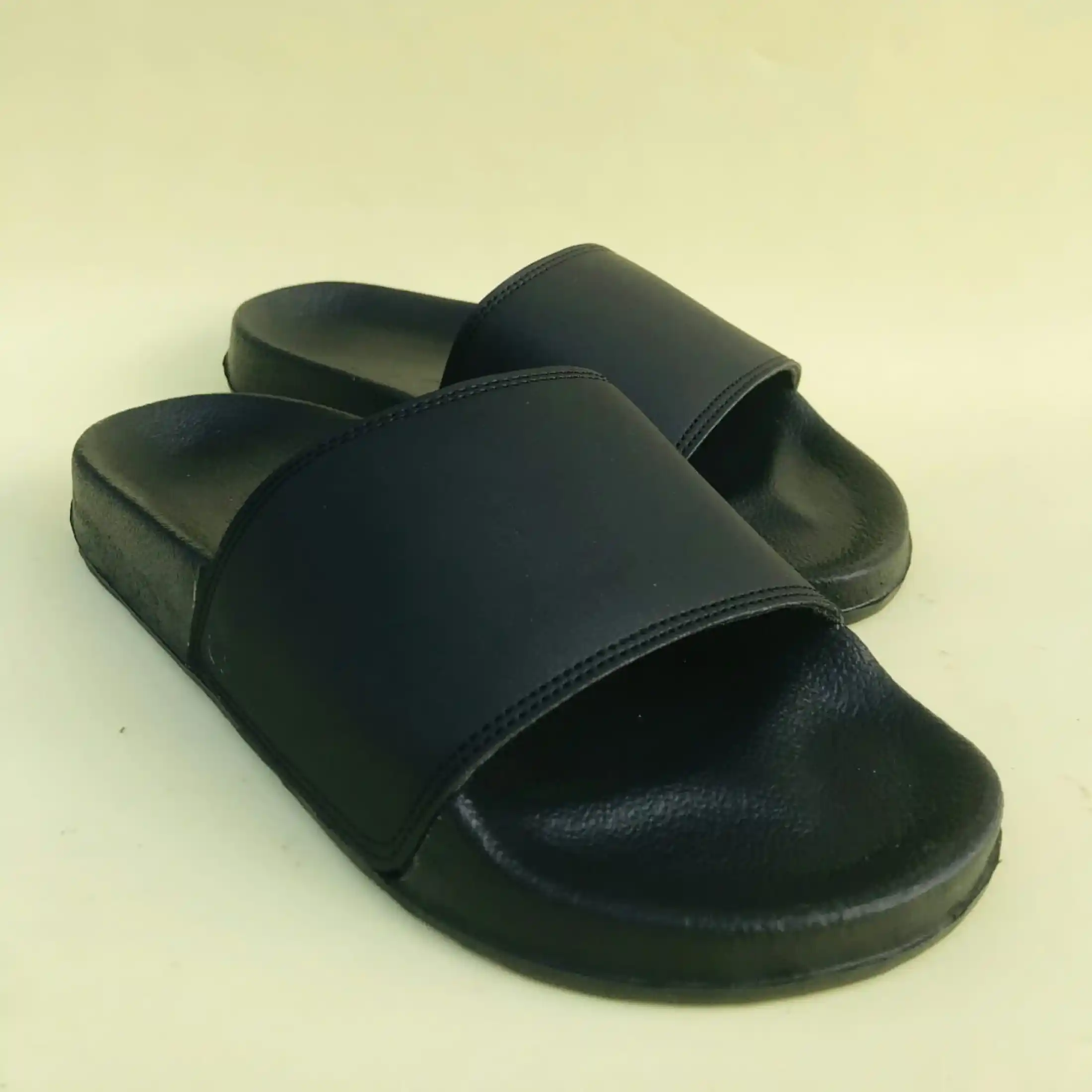 sandal slip on polos
