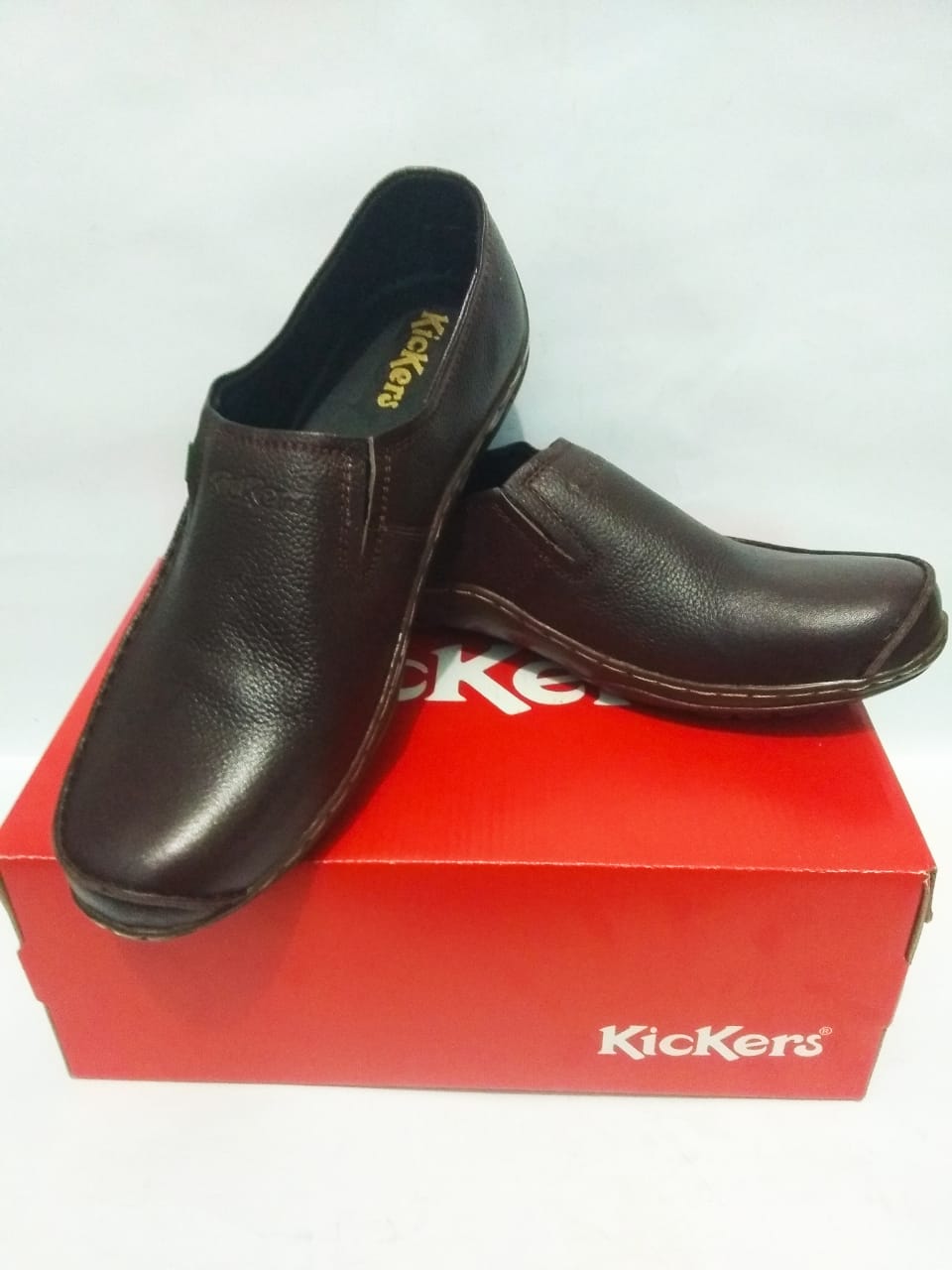sepatu slip on kickers